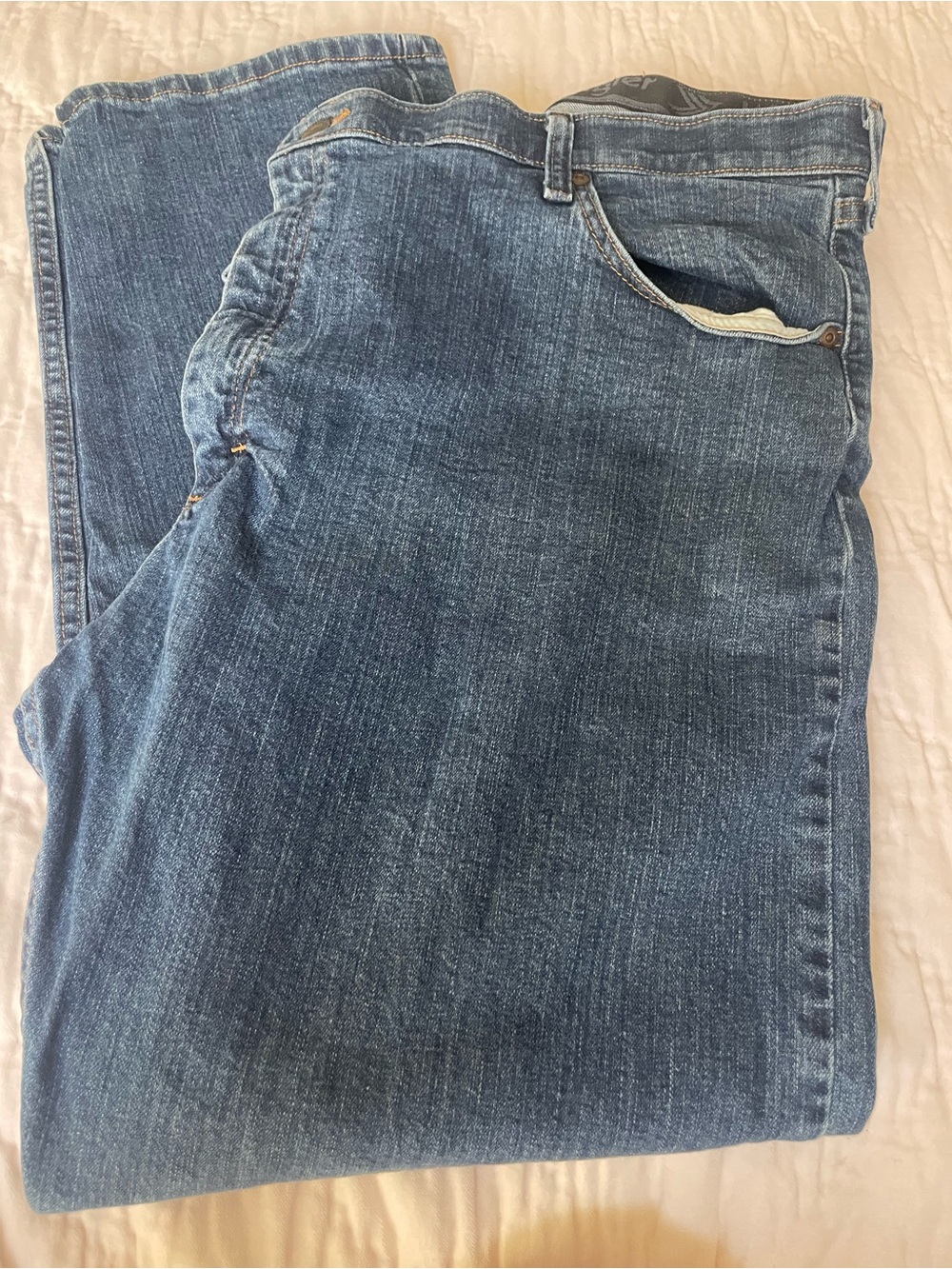 Wrangler Men's Dark Blue Relaxed Fit Jeans; 29” inseam.